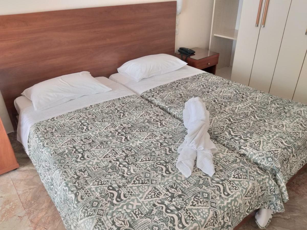 Sofia 4* Τολό